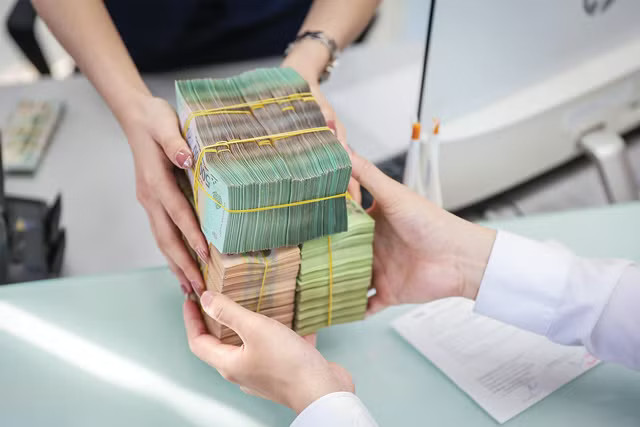 Lãi suất cho vay tăng rất mạnh, điều gì đang xảy ra? - Ảnh 1.