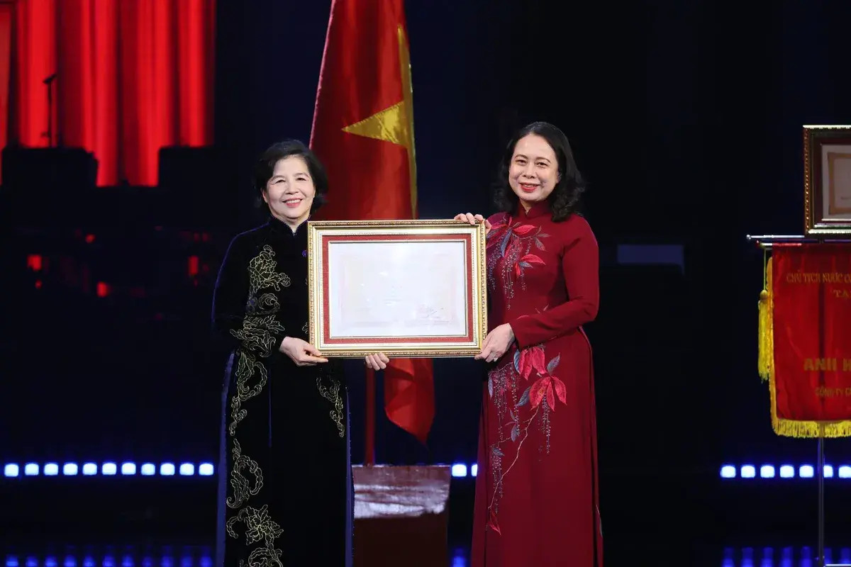 Vinamilk đón nhận danh hiệu Anh hùng lao động, bà Mai Kiều Liên được trao huân chương Độc lập - Ảnh 2.