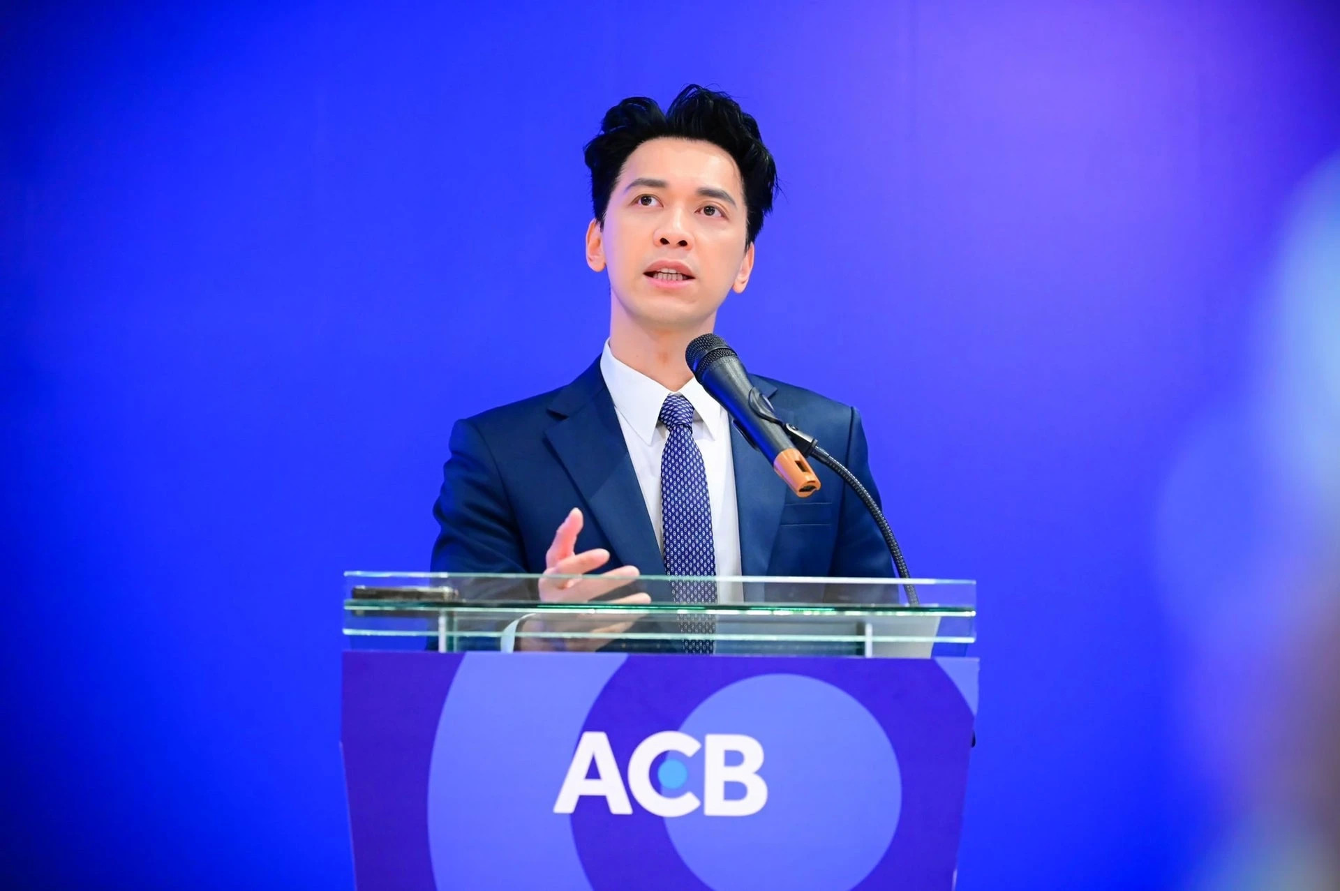 Chủ tịch ACB Trần Hùng Huy trả lương nhân viên bình quân 81 triệu đồng/tháng