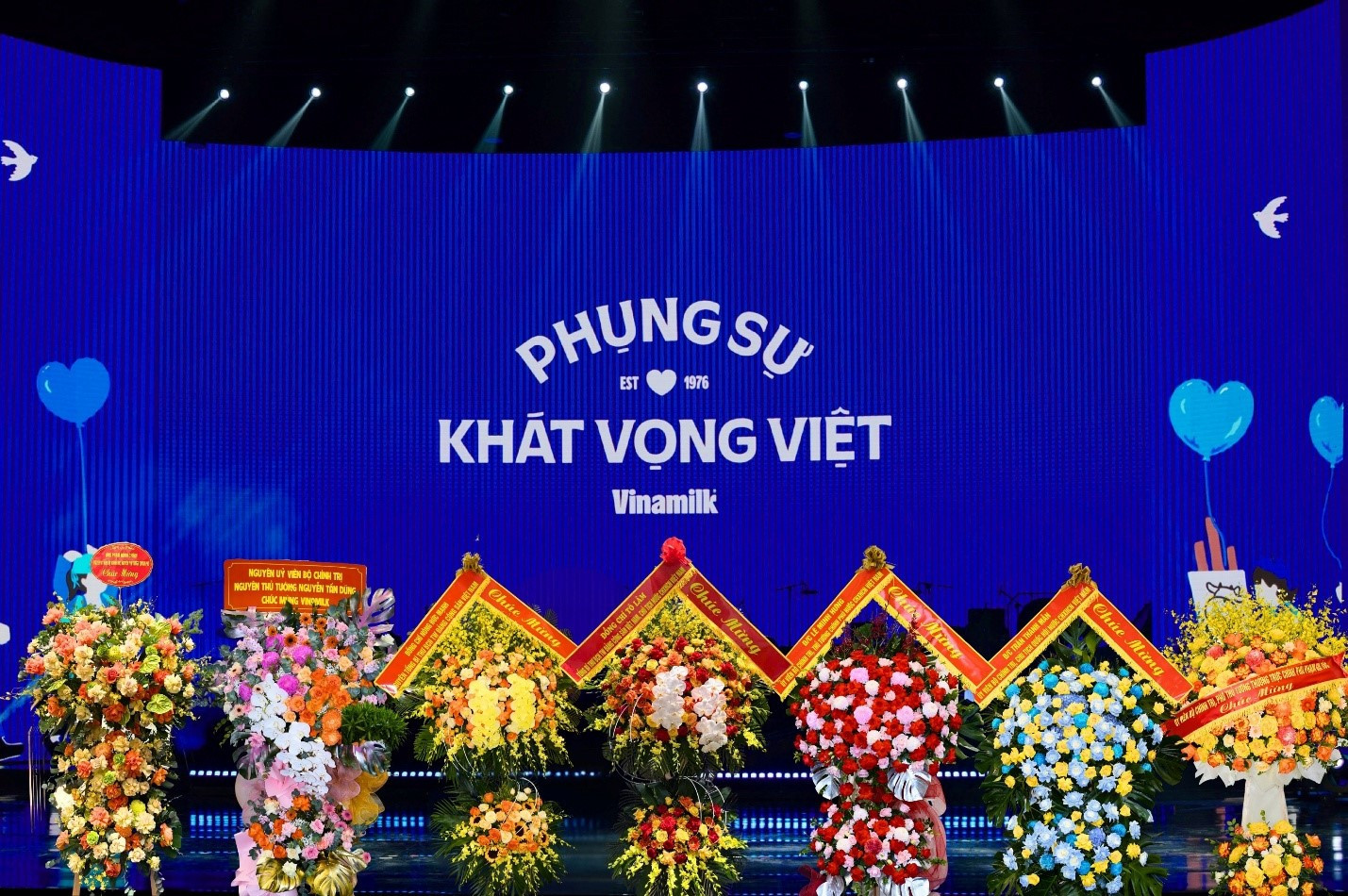 50 năm phụng sự khát vọng Việt, Vinamilk đón nhận danh hiệu Anh hùng Lao động lần hai - Ảnh 1.