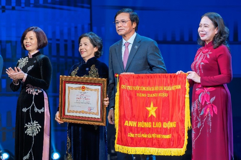 50 năm phụng sự khát vọng Việt, Vinamilk đón nhận danh hiệu Anh hùng Lao động lần hai - Ảnh 2.