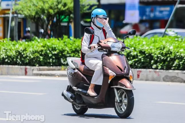 Miền Bắc chuyển nắng nóng trước khi đón mưa lớn - Ảnh 1.