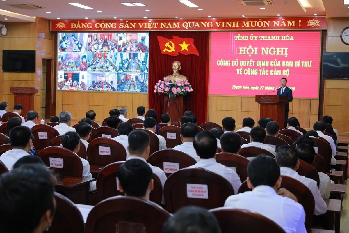 Toàn cảnh hội nghị. Thiếu tướng Tô Anh Dũng làm Phó Bí thư Tỉnh ủy Thanh Hóa - Ảnh 1.