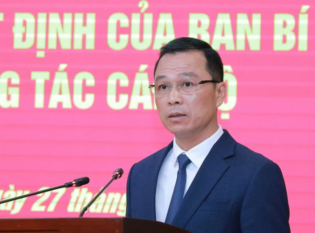 Tân Phó Bí thư Tỉnh ủy Thanh Hóa phát biểu nhận nhiệm vụ. Thiếu tướng Tô Anh Dũng làm Phó Bí thư Tỉnh ủy Thanh Hóa - Ảnh 3.
