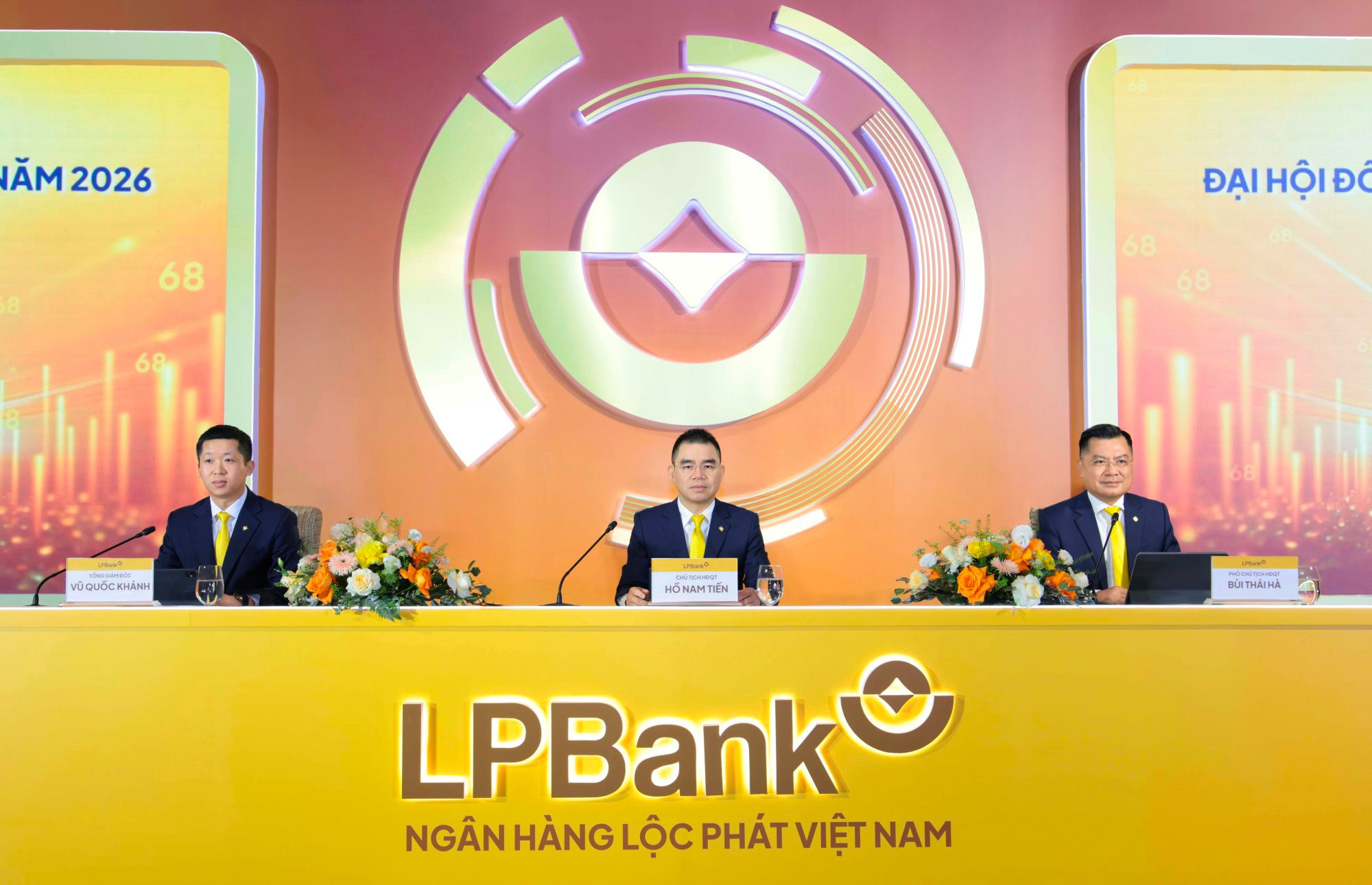 VN-Index rơi 12% từ đỉnh 1.930 điểm, LPB vẫn bay cao, gần 10% vốn LPBank về tay hai tỷ phú Forbes VN-Index rơi 12% từ đỉnh 1.930 điểm, LPB vẫn bay cao, gần 10% vốn LPBank về tay hai tỷ phú Forbes