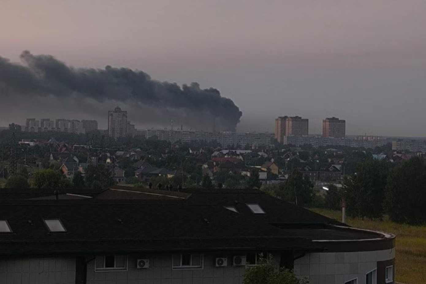 Ukraine tập kích kho nhiên liệu chiến lược của Nga cách tiền tuyến 1.300 km - Ảnh 2.