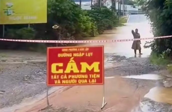 Mưa lớn gây ngập hơn 100 căn nhà ở Lâm Đồng - Ảnh 2.