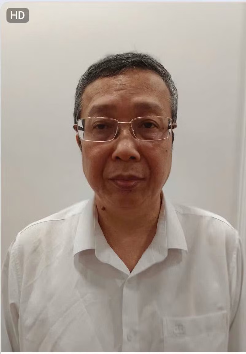 Thứ trưởng Bộ NN&MT Hoàng Trung bị bắt với cáo buộc trục lợi số tiền đặc biệt lớn - Ảnh 1.