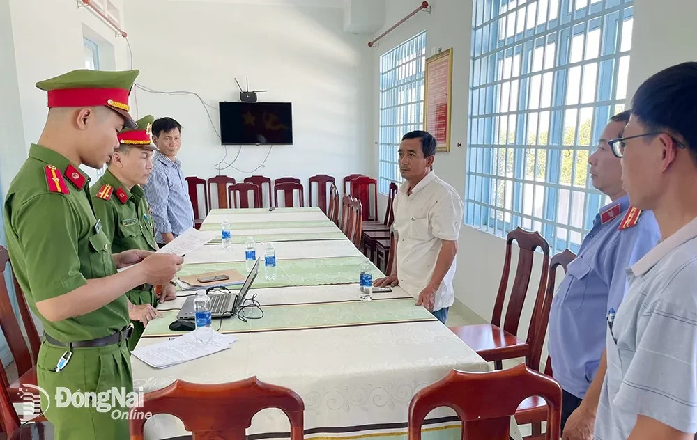 Truy tố vợ chồng cựu Chủ tịch xã Nguyễn Tiến Dũng - Ảnh 1.
