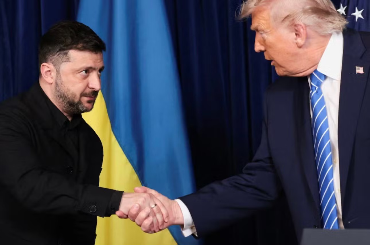 Tổng thống Trump và Tổng thống Zelensky gặp kín, hé lộ bước chuyển về Patriot và đàm phán với Nga - Ảnh 1.