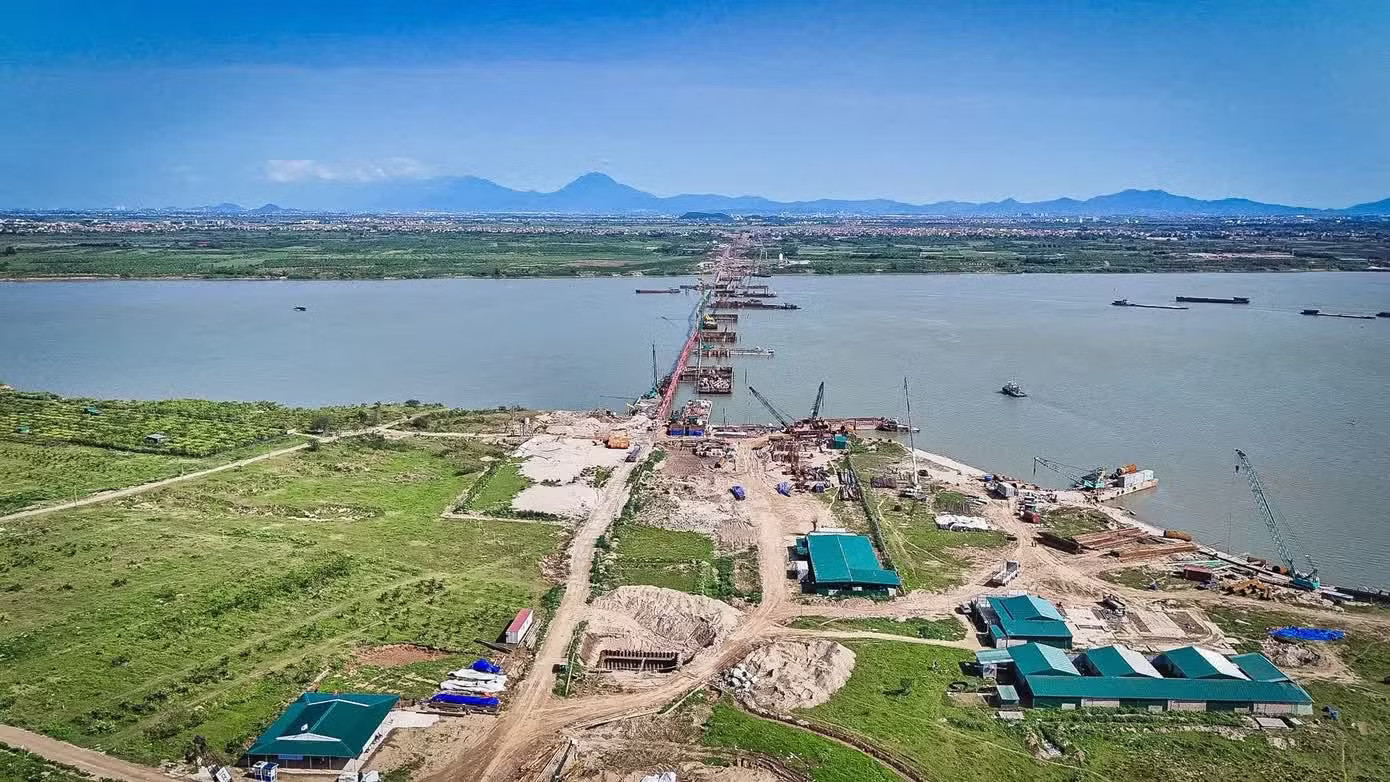 Tiến độ thi công 7 cây cầu vượt sông Hồng ra sao? - Ảnh 1.