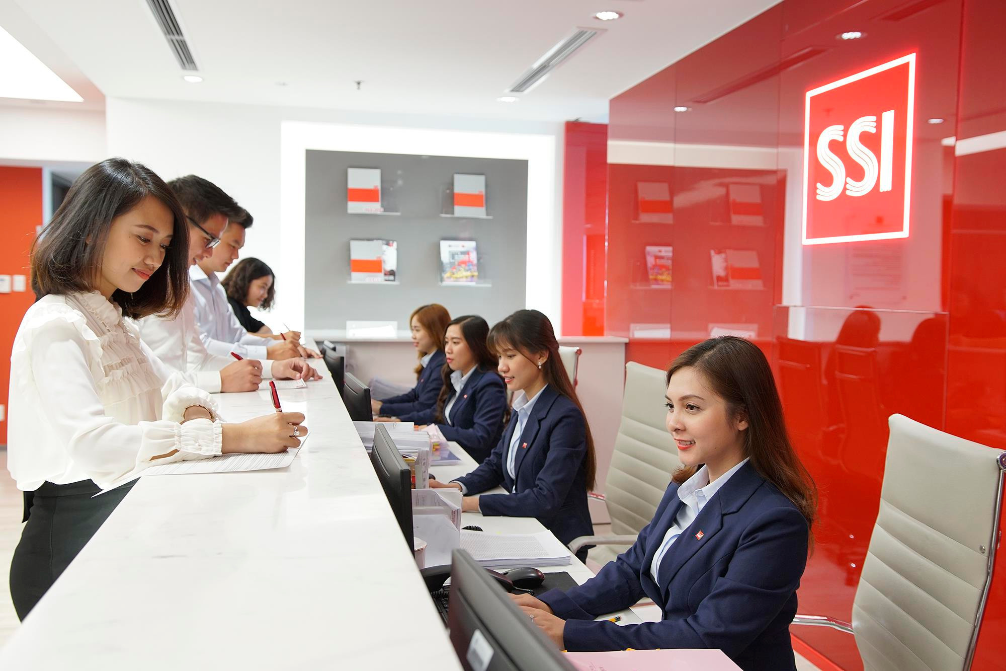 SSI trả cổ tức bằng tiền và phát hành cổ phiếu thưởng, 7.500 tỷ đồng sắp 'về túi' cổ đông