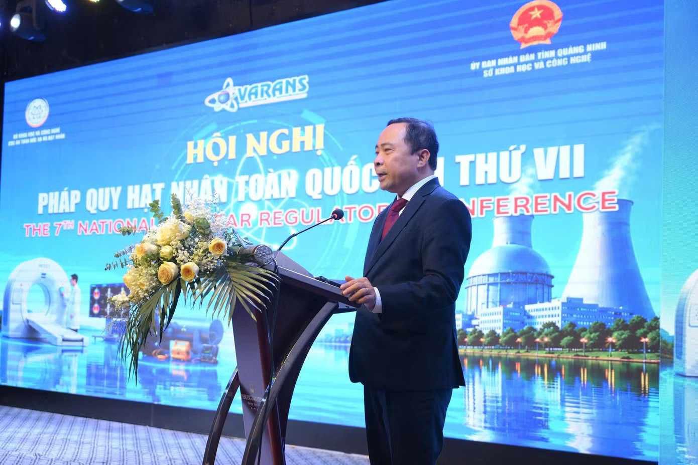 Bộ trưởng Bộ Khoa học và Công nghệ Vũ Hải Quân phát biểu tại Hội nghị. Đề xuất chính sách đặc thù với người làm năng lượng nguyên tử - Ảnh 3.