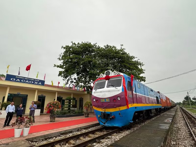 Bộ Tài chính đang xây dựng dự thảo Nghị định quy định cơ chế hoạt động, cơ chế tài chính đặc thù của VNR. Ảnh minh họa. Đề xuất cơ chế làm dự án thương mại, văn phòng tại ga đường sắt - Ảnh 1.