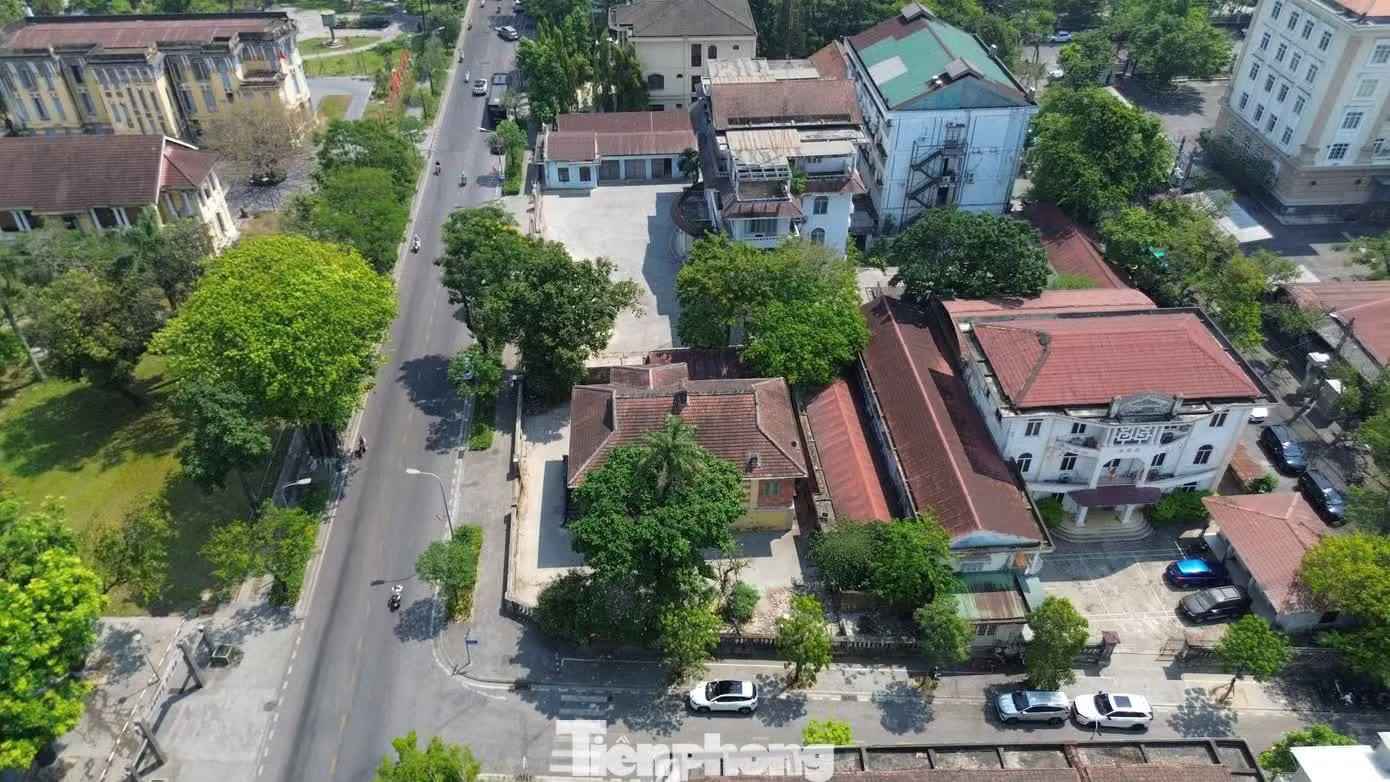 Việc đấu giá quyền sử dụng đất các vị trí đắc địa nhằm khai thác hiệu quả quỹ đất và tạo nguồn lực phát triển kinh tế xã hội của TP. Huế. Dự kiến thu hơn 2.430 tỷ đồng từ đấu giá loạt khu nhà, đất vị trí đắc địa - Ảnh 2.