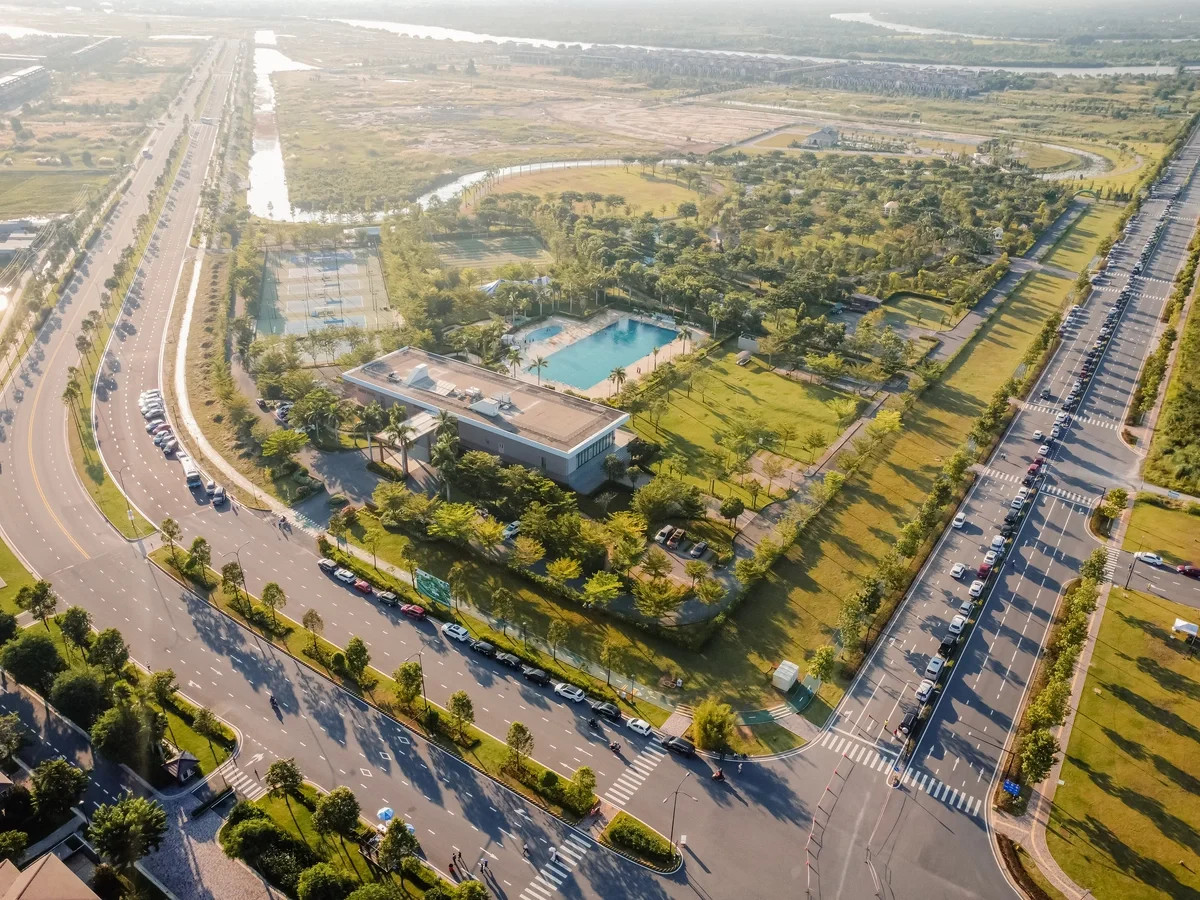 Nam Long (NLG): Doanh số bán hàng vượt 5.000 tỷ đồng sau nửa năm, áp lực nợ vay giảm mạnh - Ảnh 2.