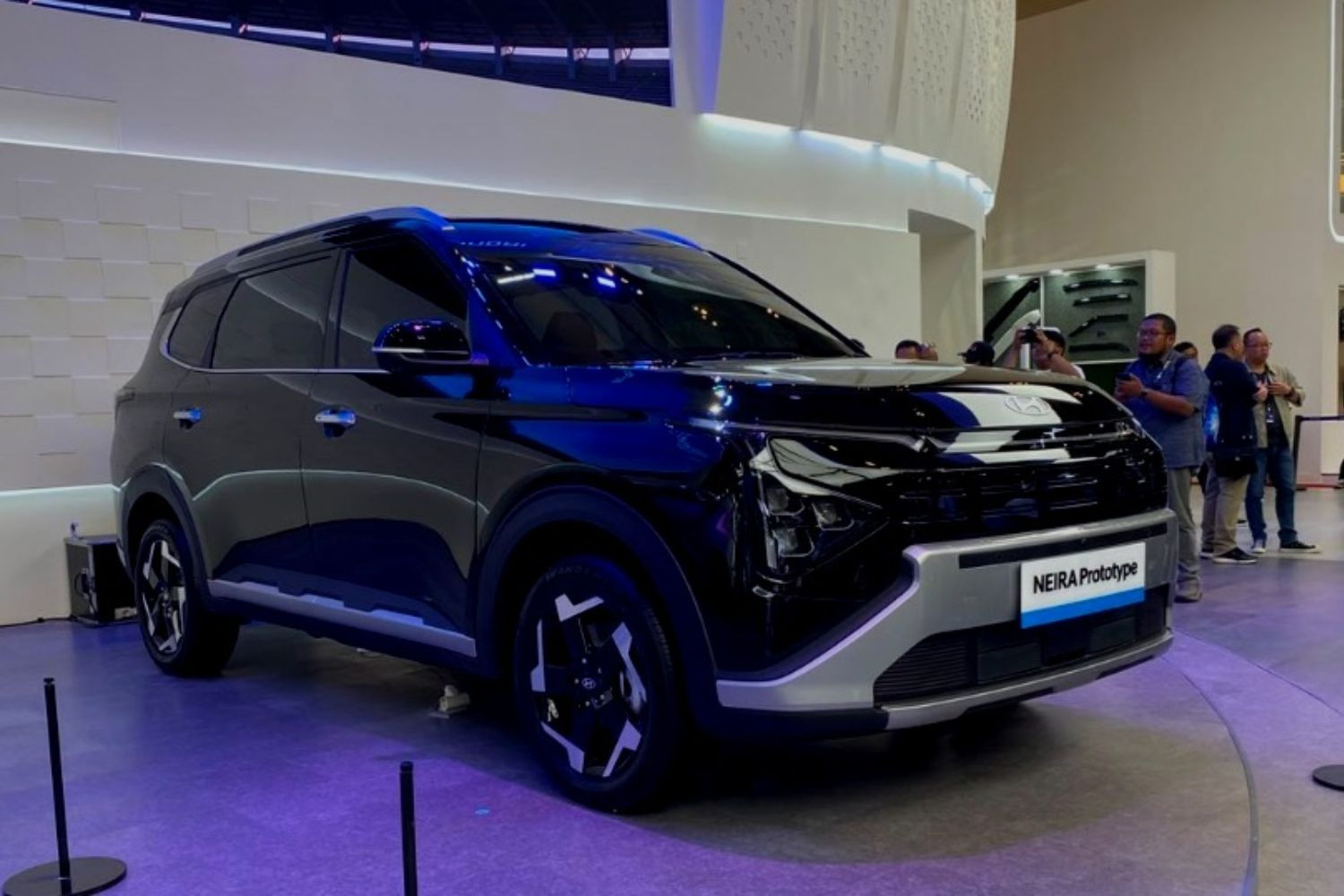 Hyundai giới thiệu SUV điện 7 chỗ Neira