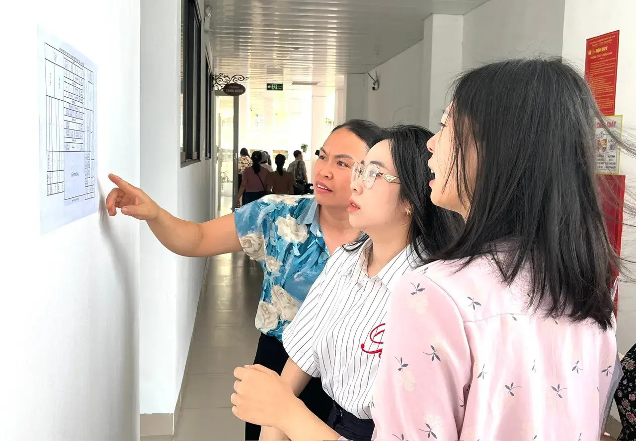 Hà Nội huy động gần 2.300 giáo viên chấm bài thi vào lớp 10. Ảnh: Lê Nguyễn. 