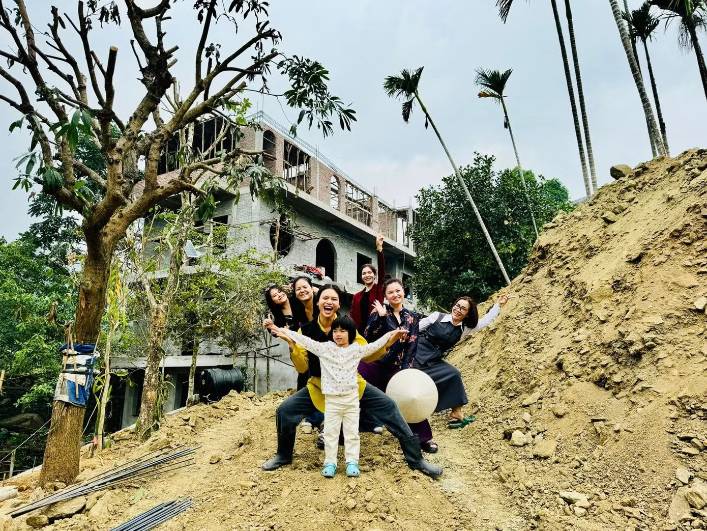 Nhà vườn gần 10.000 m2 của NSND Phương Thảo: Có hồ cá, sân pickleball - Ảnh 14.