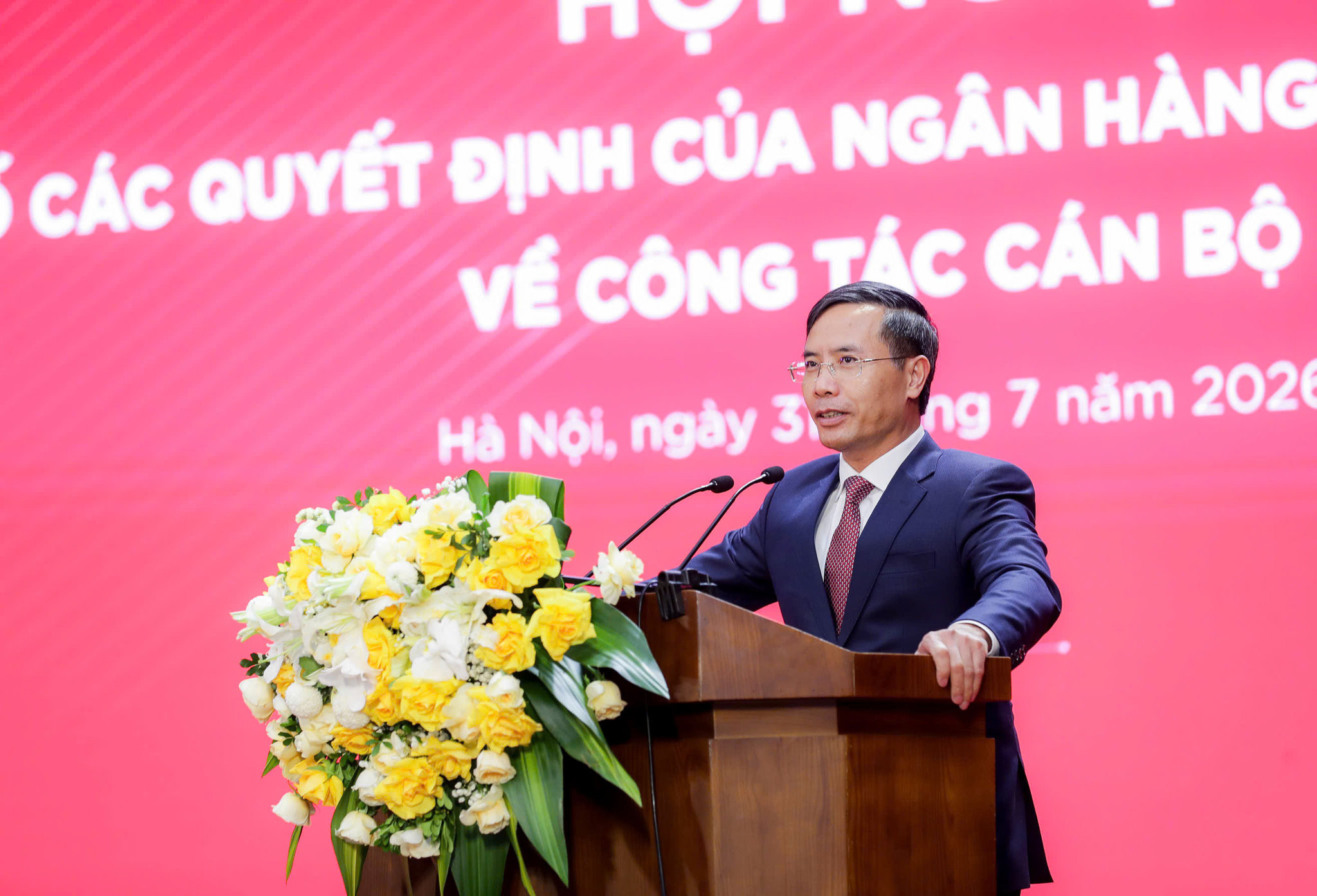 Thống đốc NHNN Phạm Đức Ấn trực tiếp trao một quyết định quan trọng tại sự kiện của Agribank