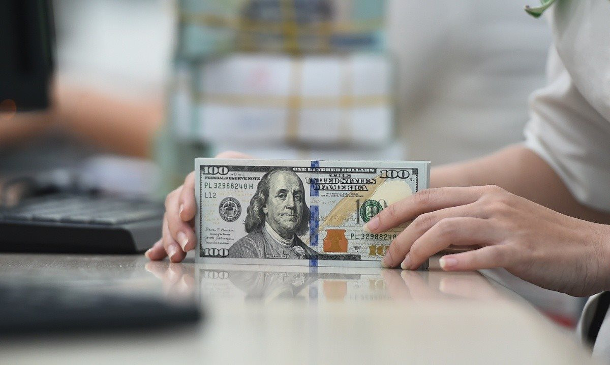 Tỷ giá USD tuần 27-31/7: USD ngân hàng và chợ đen hạ nhiệt, tỷ giá trung tâm vẫn lập kỷ lục