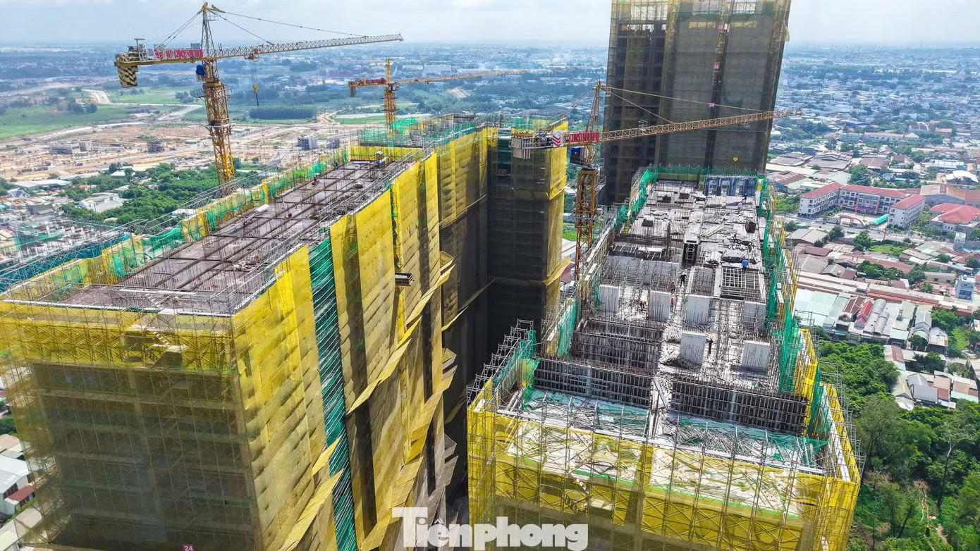 Nghị quyết 21 vừa ban hành là một bước đi cần thiết để đưa thị trường bất động sản về đúng bản chất và phát triển bền vững. Chung cư có thời hạn sử dụng: Người mua nhà và cả chủ đầu tư phải thay đổi - Ảnh 1.