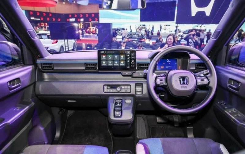 Bên trong khoang lái Honda Super-One