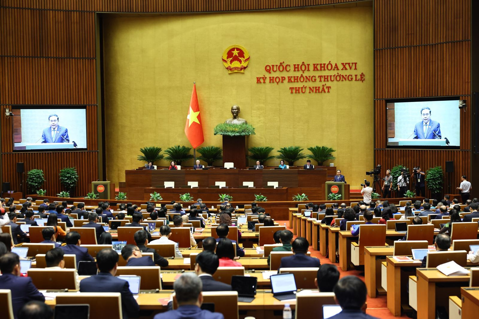 Quốc hội xem xét thành lập 2 thành phố trực thuộc Trung ương mới, thông qua 15 luật và 4 nghị quyết - Ảnh 1.