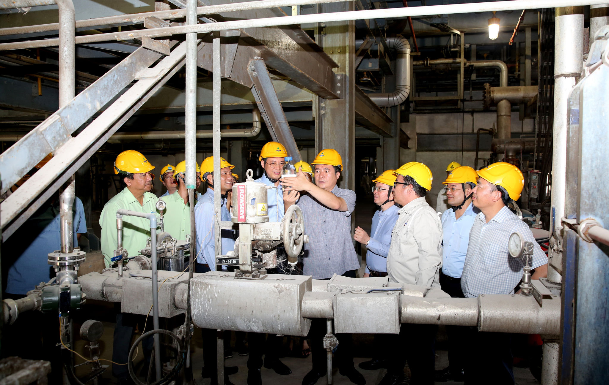 Đoàn công tác Bộ Công Thương kiểm tra sản phẩm E100 tại Nhà máy Nhiên liệu sinh học Dung Quất