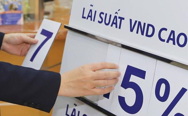 lai-suat-tien-gui-ngan-hang-phu-thuoc-rat-nhieu-vao-khoan-vay-cua-khach-hang_1804083728.jpeg