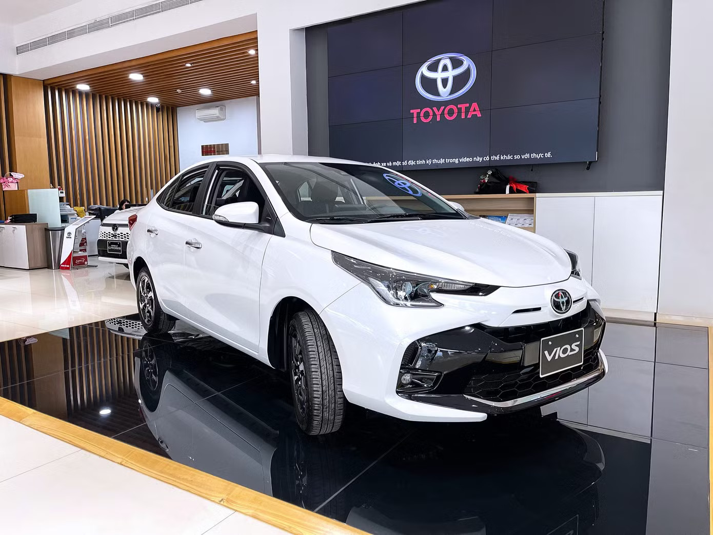 Thị trường ô tô 'nóng' trước tháng Ngâu: Có xe SUV giảm hơn 350 triệu - Ảnh 2.