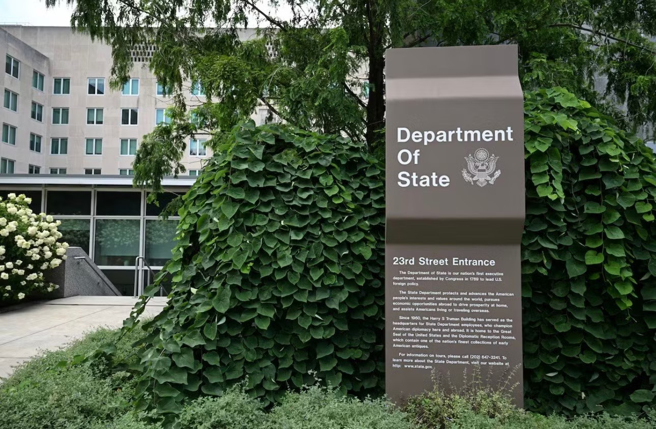 Bên ngoài trụ sở Bộ Ngoại giao Mỹ tại Washington DC. (Ảnh: Reuters) Mỹ thu hồi thị thực của Đại sứ Brazil giữa mâu thuẫn leo thang - Ảnh 1.