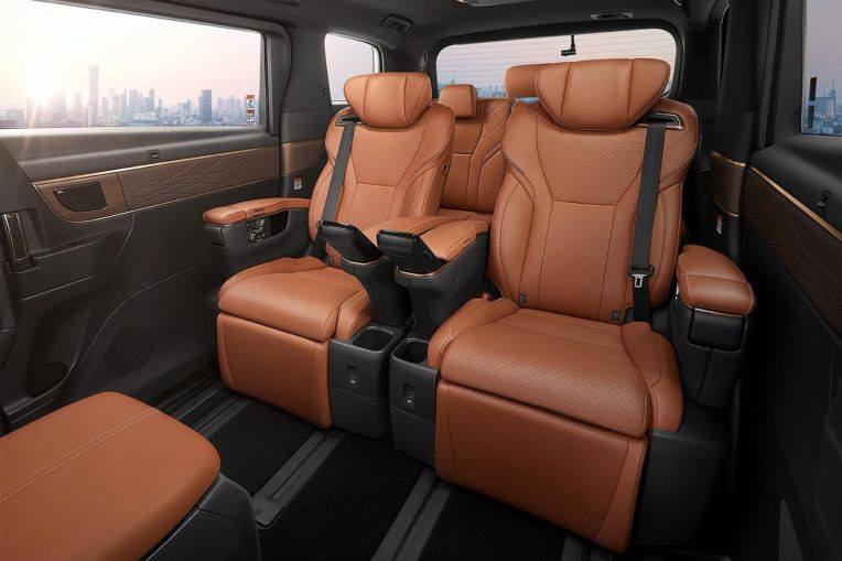 Hàng ghế thương gia trên Toyota Alphard 2026