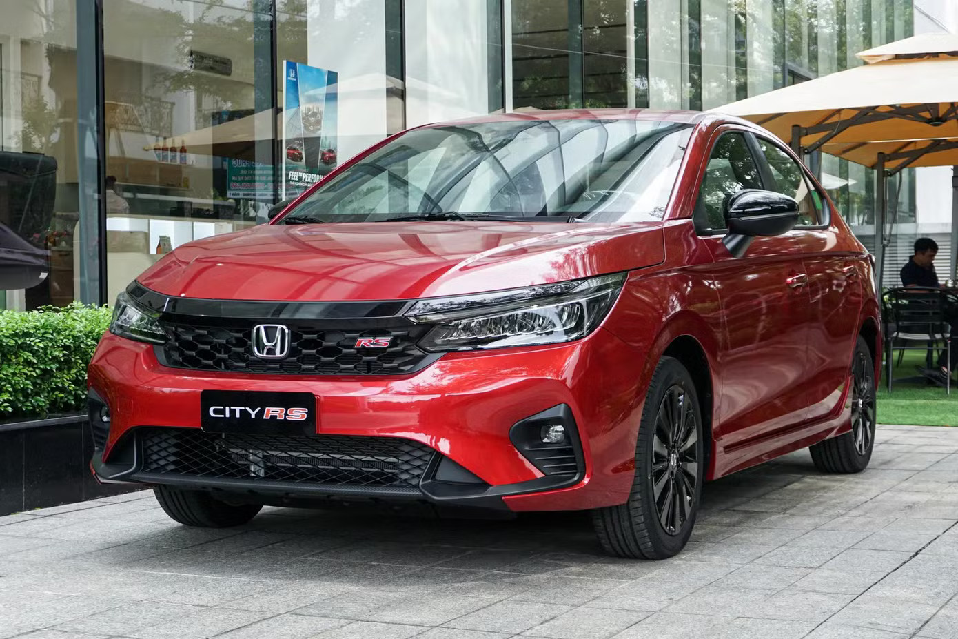 Thị trường ô tô 'nóng' trước tháng Ngâu: Có xe SUV giảm hơn 350 triệu - Ảnh 1.
