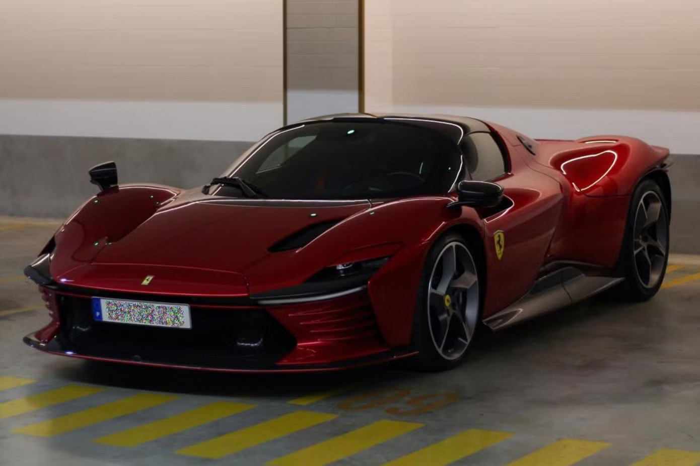Siêu xe hàng hiếm Ferrari Daytona SP3 là một trong những mẫu xe nổi bật nhất trong gara của Cristiano Ronaldo. Ảnh: Marca Bộ sưu tập siêu xe trị giá hàng chục triệu USD của Cristiano Ronaldo - Ảnh 3.