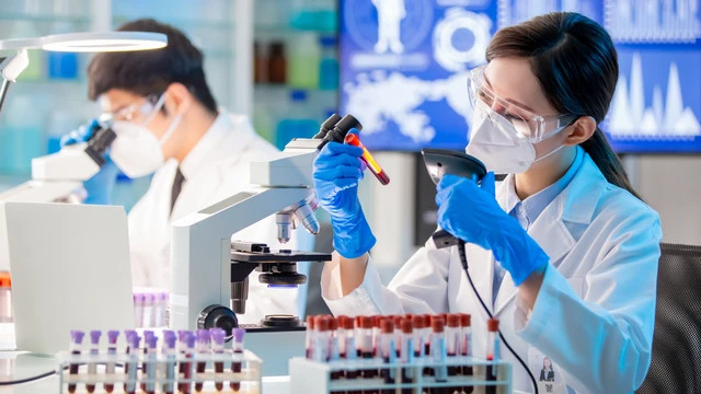 Long Châu chính thức lấn sân mảng xét nghiệm y khoa, miễn phí lấy mẫu tận nhà cho khách hàng