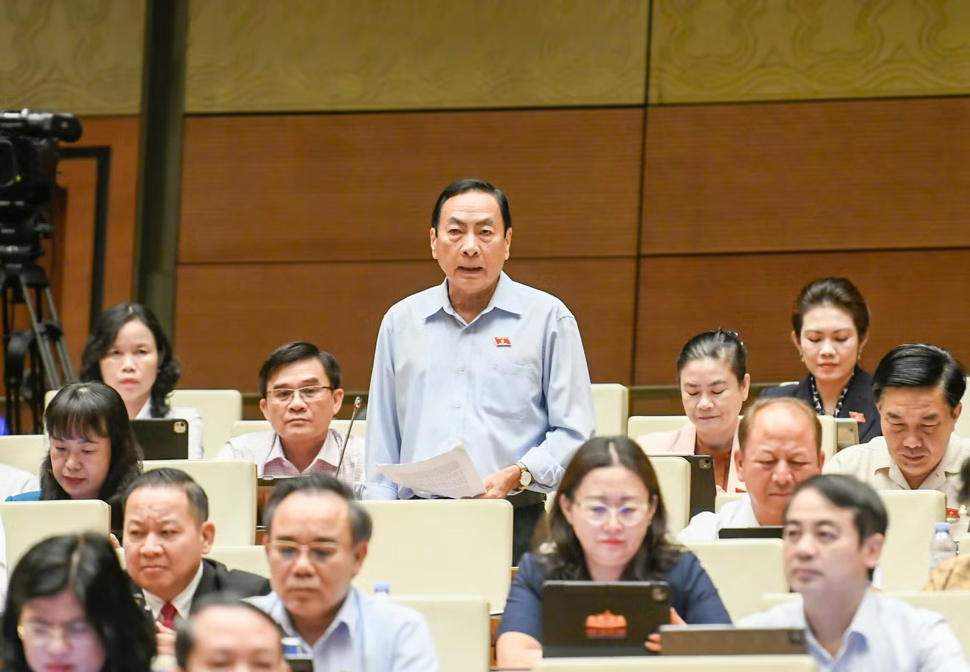 Đại biểu Phạm Văn Hòa (Đồng Tháp). Ảnh: Như Ý. Bộ trưởng Tài chính nói lý do phải cấm kinh doanh khí cười - Ảnh 2.