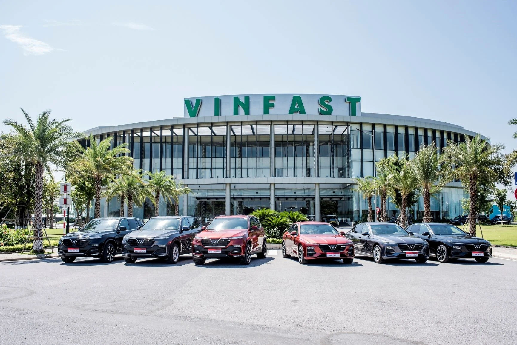 So sánh với Toyota, Samsung, TSMC, TS. Nguyễn Sĩ Dũng gọi Vingroup là 'doanh nghiệp kiến tạo' tiêu biểu của Việt Nam - Ảnh 1.
