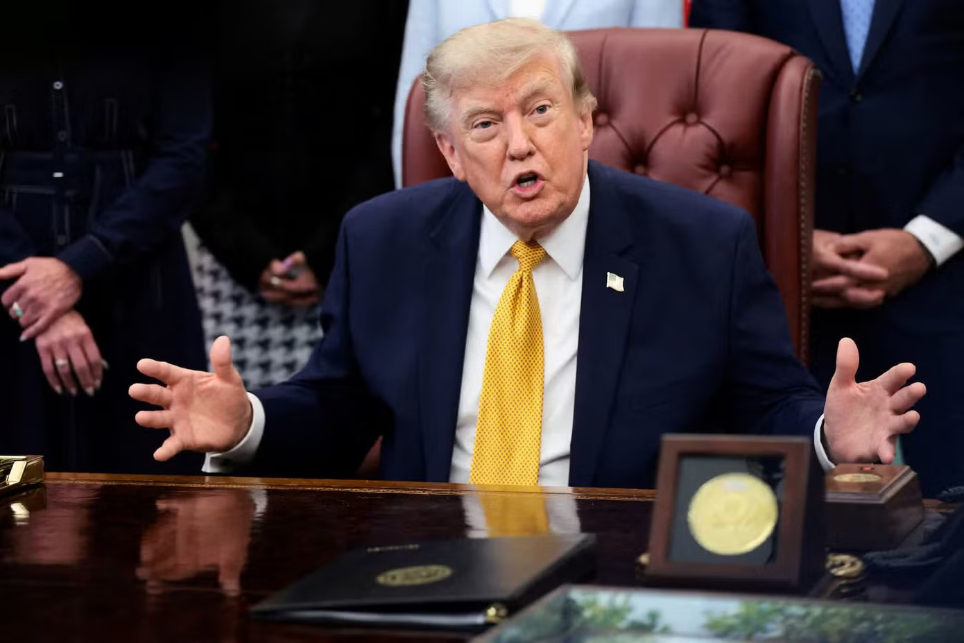 Tổng thống Mỹ Donald Trump. (Ảnh: Reuters) Tổng thống Donald Trump dọa trừng phạt người loan tin Mỹ thiếu đạn dược - Ảnh 1.