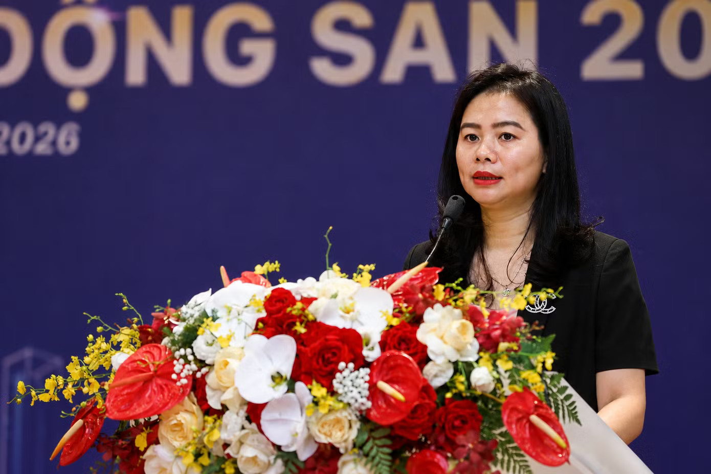 Bà Hoàng Thu Hằng - Cục phó Cục Quản lý nhà và thị trường bất động sản - Bộ Xây dựng. Sửa Luật Kinh doanh bất động sản: Sẽ không