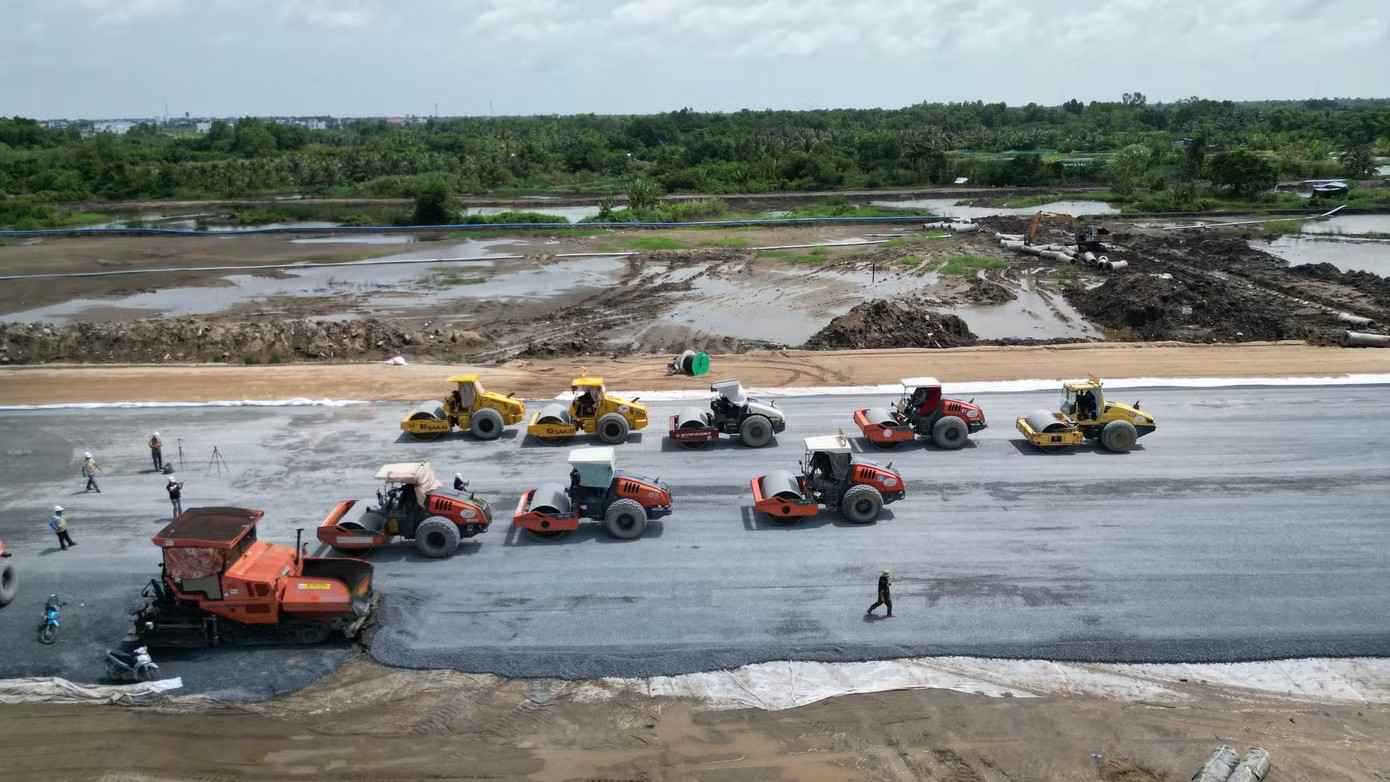 Bên trong công trường dự án nâng cấp sân bay Cà Mau - Ảnh 2.