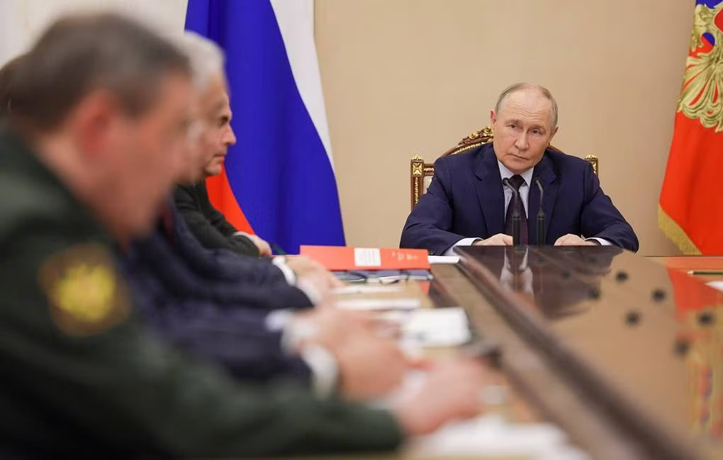 Tổng thống Nga Vladimir Putin. (Ảnh: Reuters) Tổng thống Nga Putin bất ngờ cải tổ hàng ngũ chỉ huy quân đội - Ảnh 1.