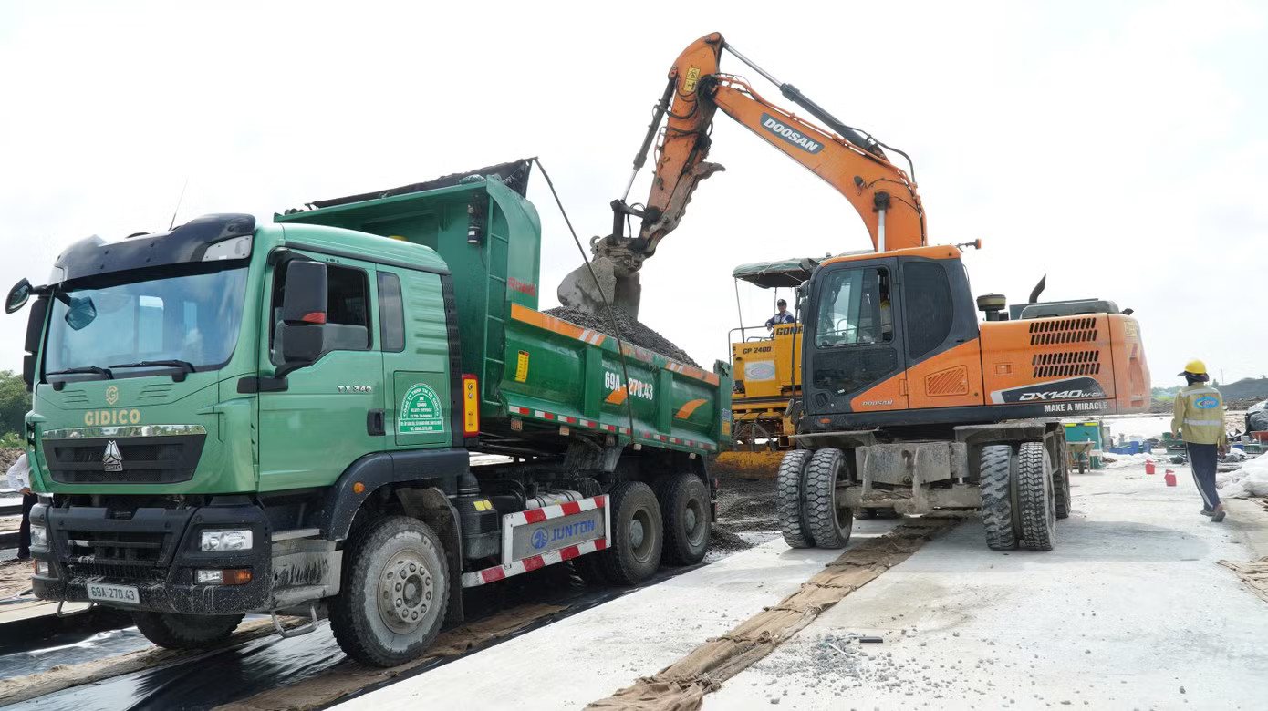 Bên trong công trường dự án nâng cấp sân bay Cà Mau - Ảnh 8.