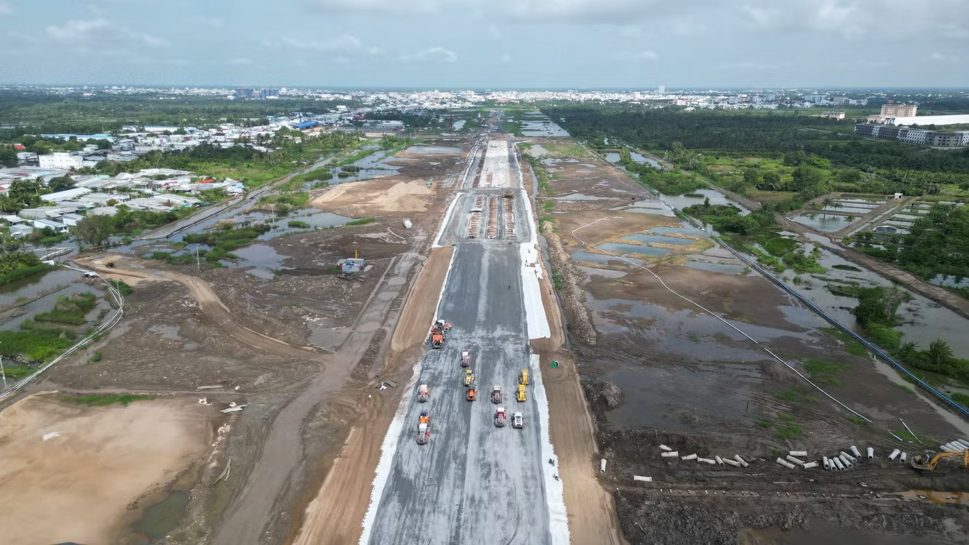 Bên trong công trường dự án nâng cấp sân bay Cà Mau - Ảnh 1.