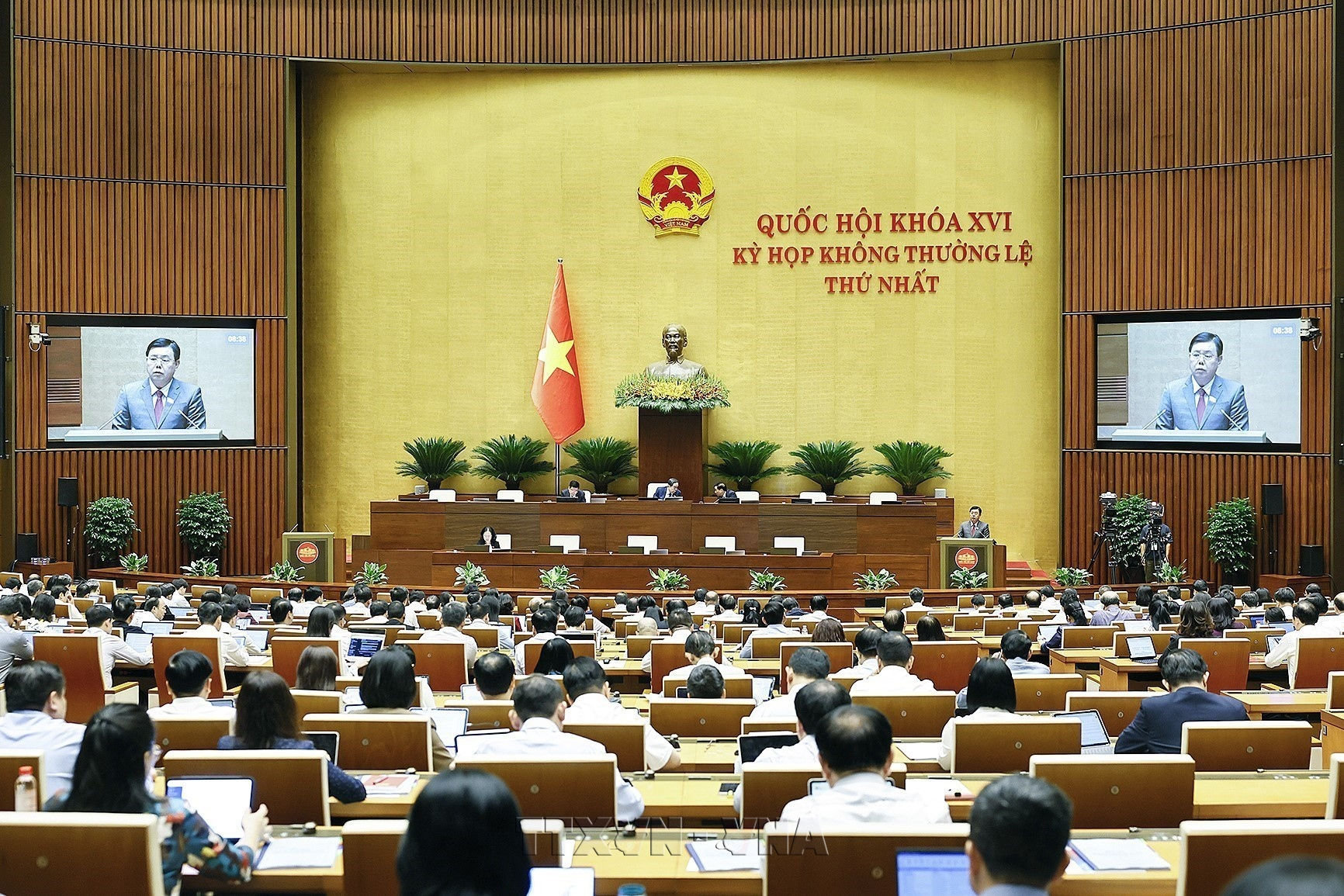 vna-potal-quoc-hoi-nghe-trinh-bay-ve-viec-thanh-lap-2-thanh-pho-quang-ninh-bac-ninh-89360886-8-44-37.jpg