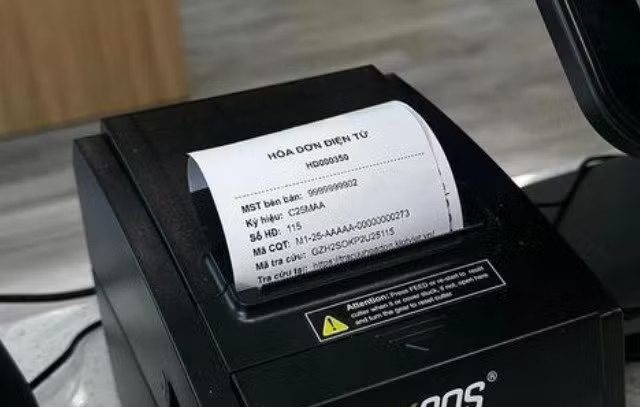 Hộ kinh doanh nêu khó khăn, vướng mắc về việc xuất hoá đơn cho những đơn hàng phát sinh ban đêm. Gộp hoá đơn, dùng lẫn lộn tài khoản: Người bán online đối mặt rủi ro thuế - Ảnh 2.