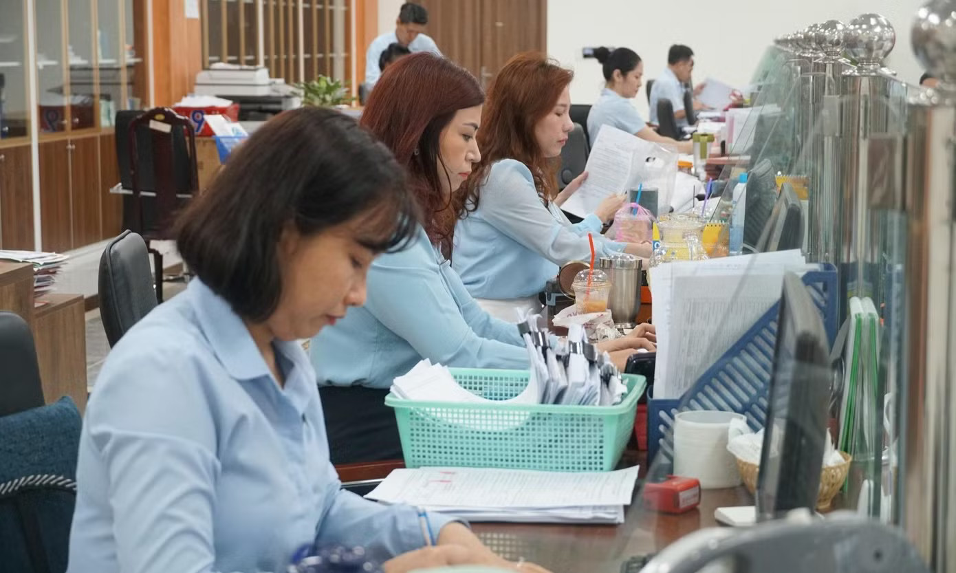 Công chức xếp lương tương ứng với vị trí việc làm mới (Ảnh minh họa) Quy định mới nhất về xếp lương công chức - Ảnh 1.