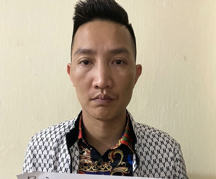Động thái lạ của Huấn Hoa Hồng - Ảnh 3.