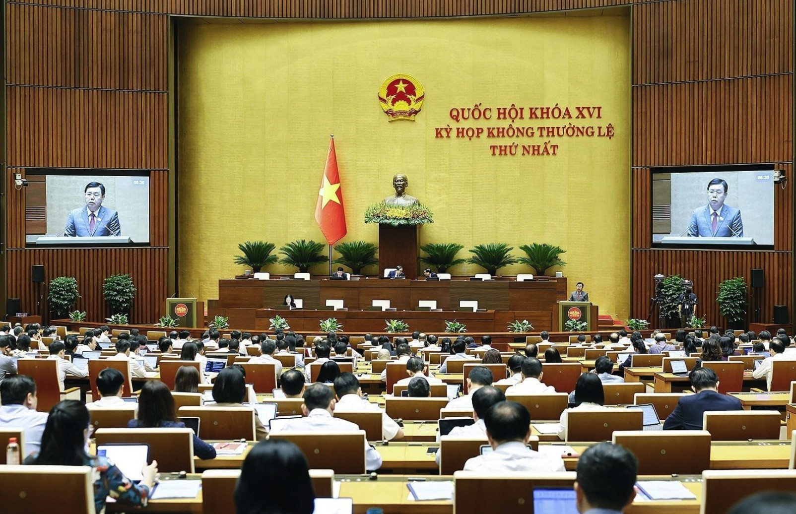 quoc-hoi-hop-ky-hop-khong-thuong-ke-go-vuong-cho-apec.jpg