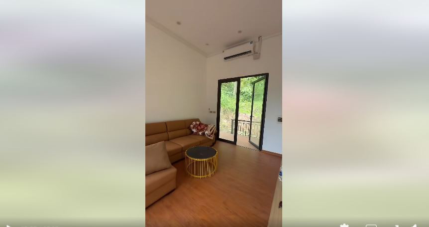 Bên trong căn biệt thự được xây theo hướng hiện đại. Ảnh chụp màn i